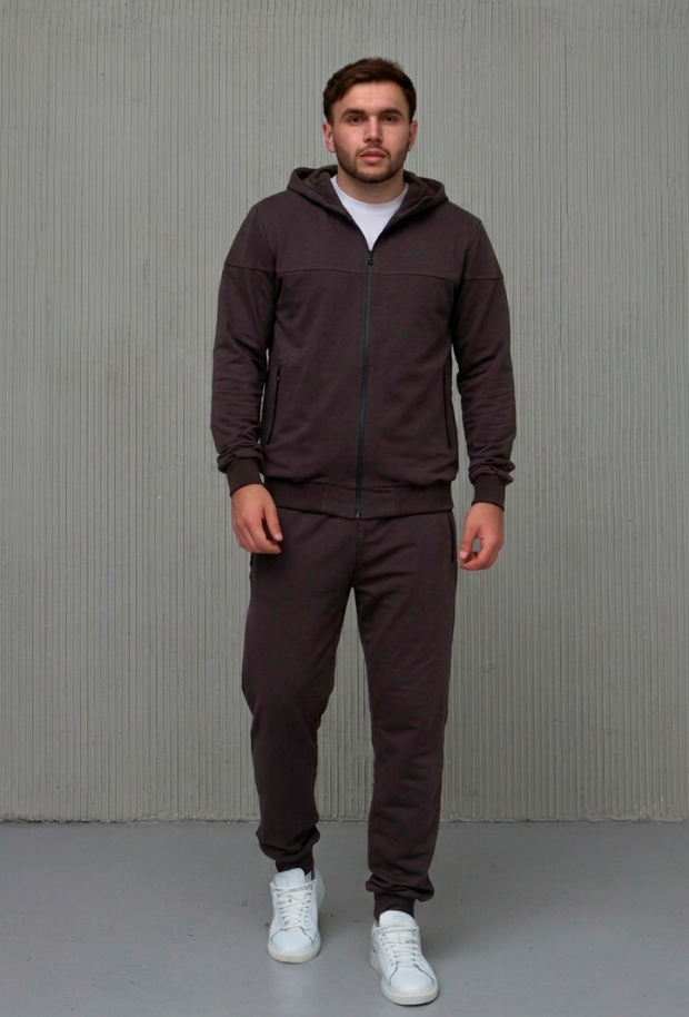 Мужской костюм больших размеров с кофтой на молнии Hector 18500
