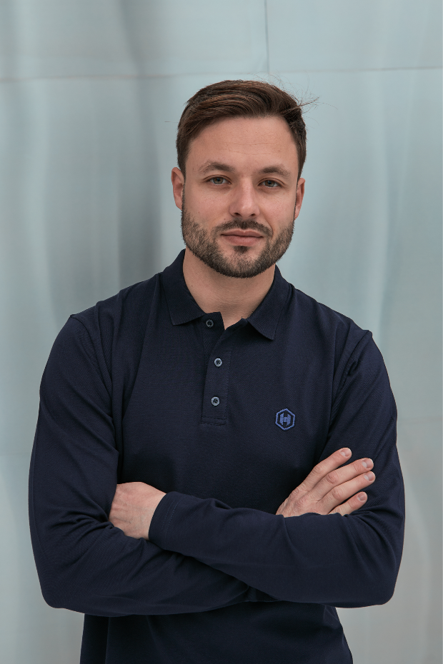 Класичне поло з довгими рукавами та вишивкою Hector 19558