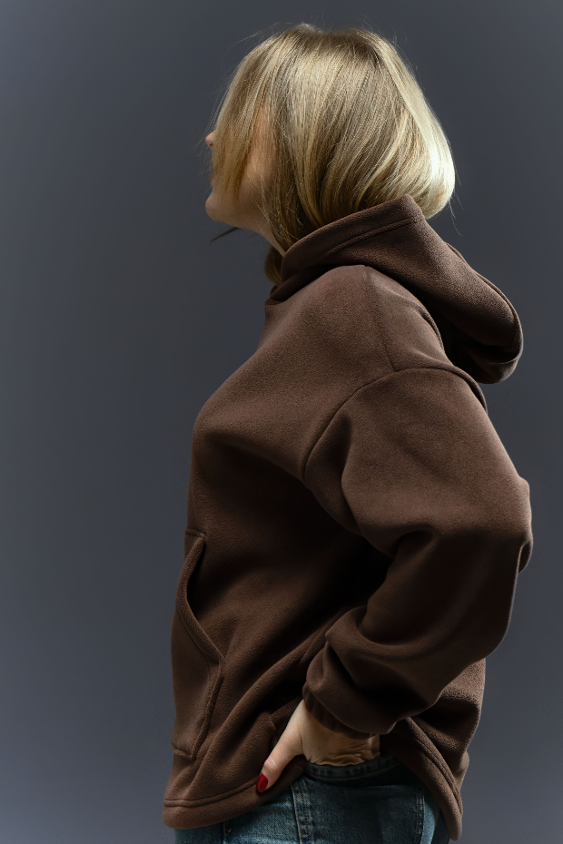 Теплая флисовая толстовка со спущенным плечом 24221