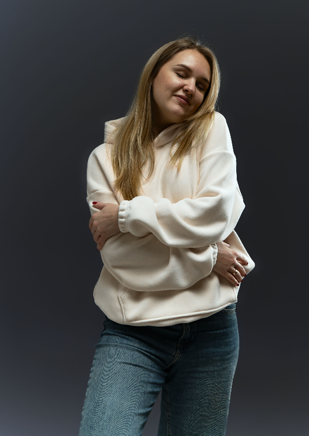 Тепла флісова толстовка зі спущеним плечем 24221