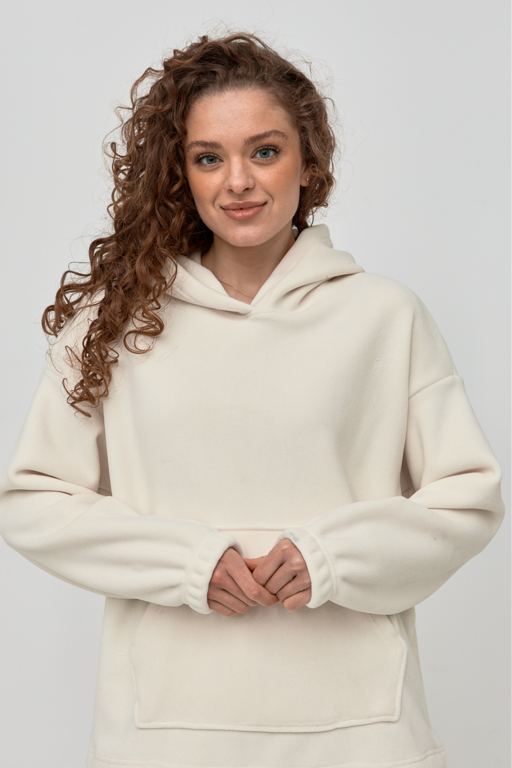 Тепла флісова толстовка зі спущеним плечем 24221