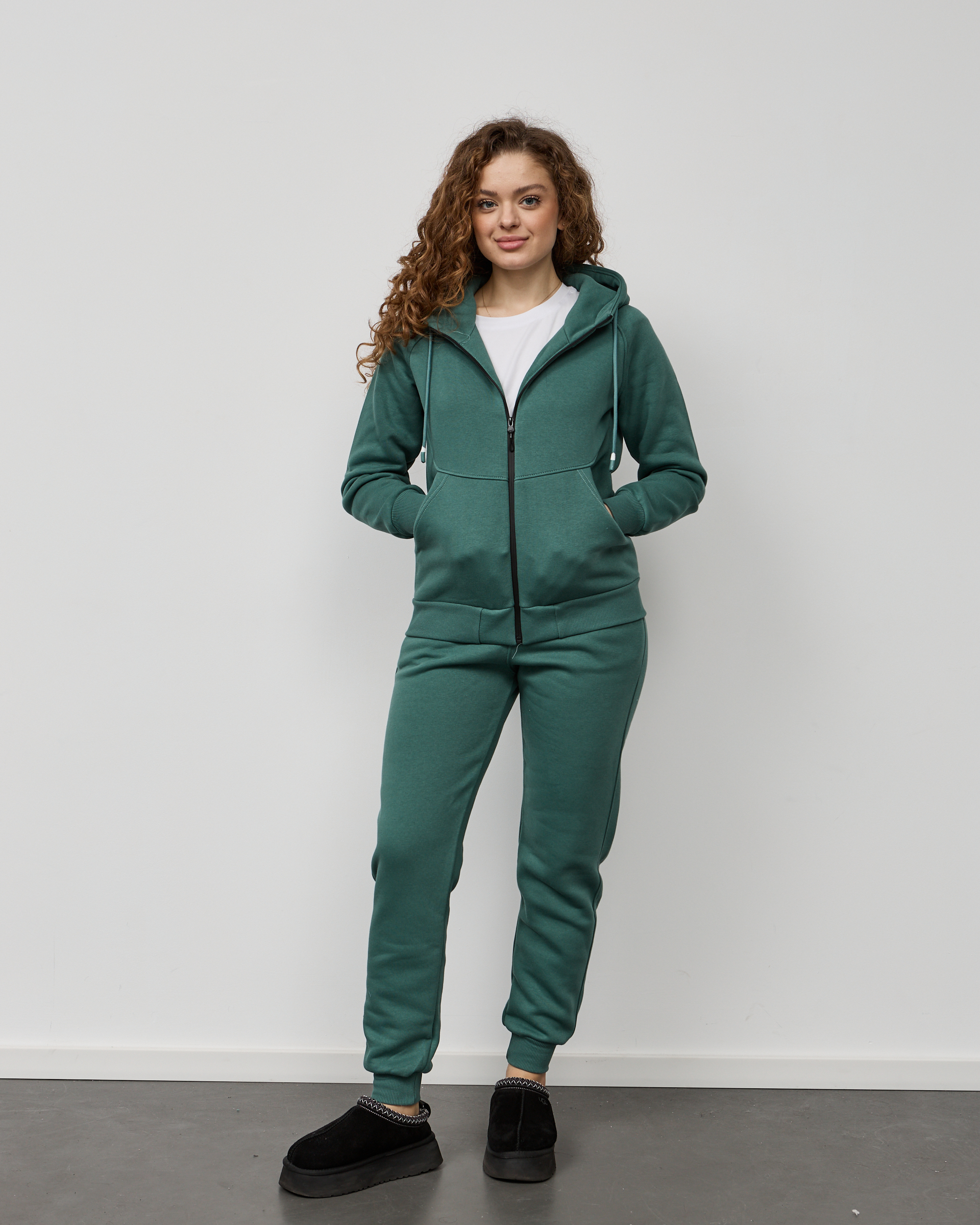 Теплий жіночий костюм з високим коміром 24104