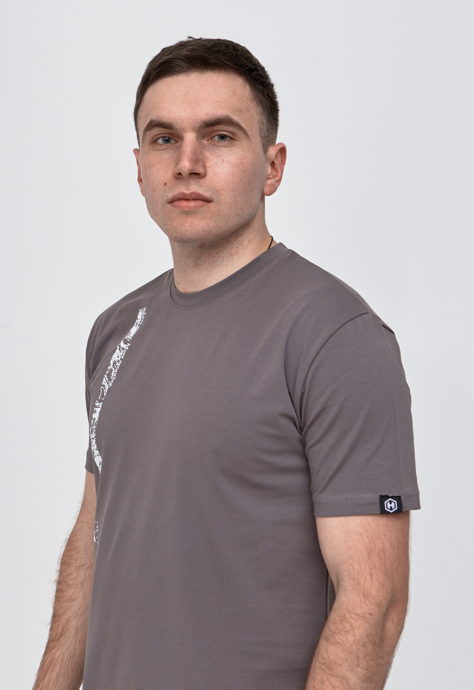 Оригінальна футболка з принтом LESS NOIS. MORE MEANING 42022