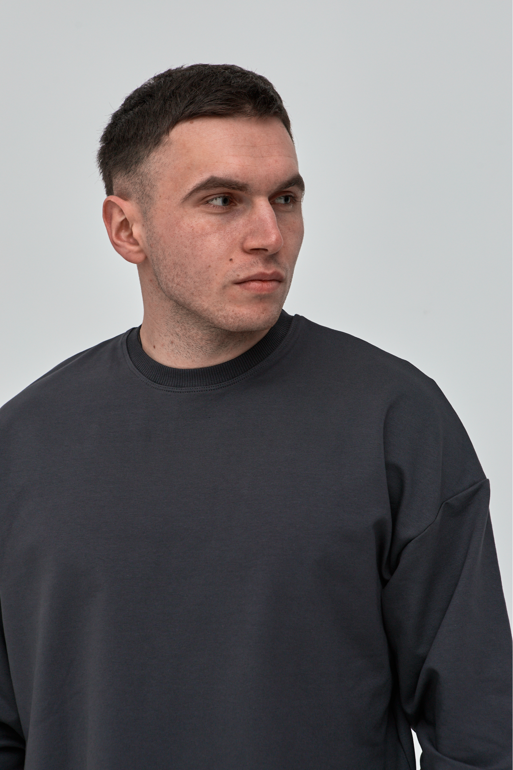 Однотонный oversize свитшот больших размеров 18023