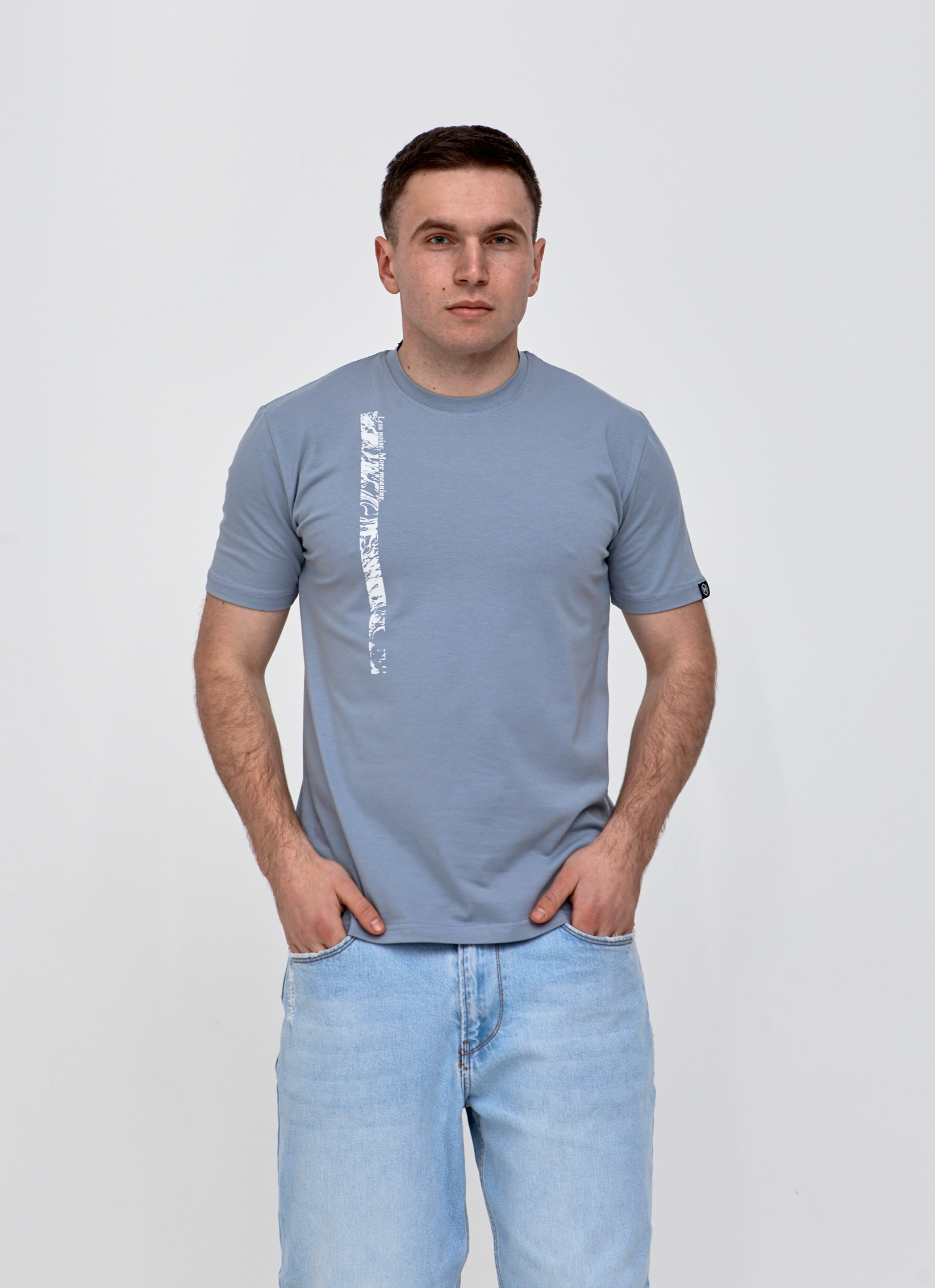 Оригінальна футболка з принтом LESS NOIS. MORE MEANING 42022