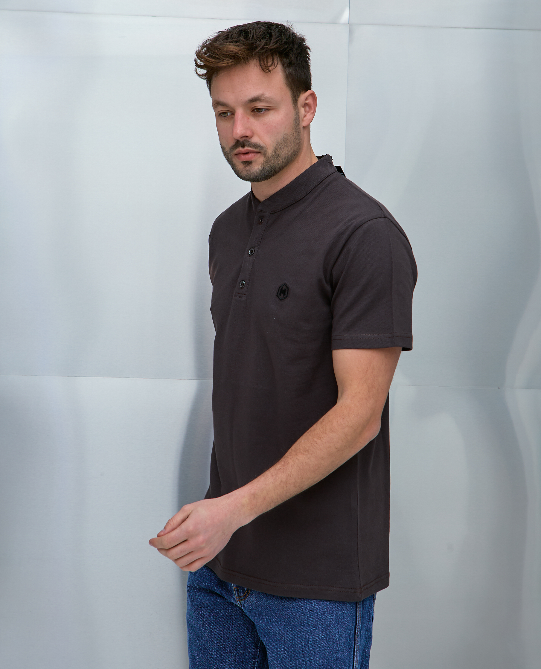 Однотонная футболка поло с воротником стойкой 19554