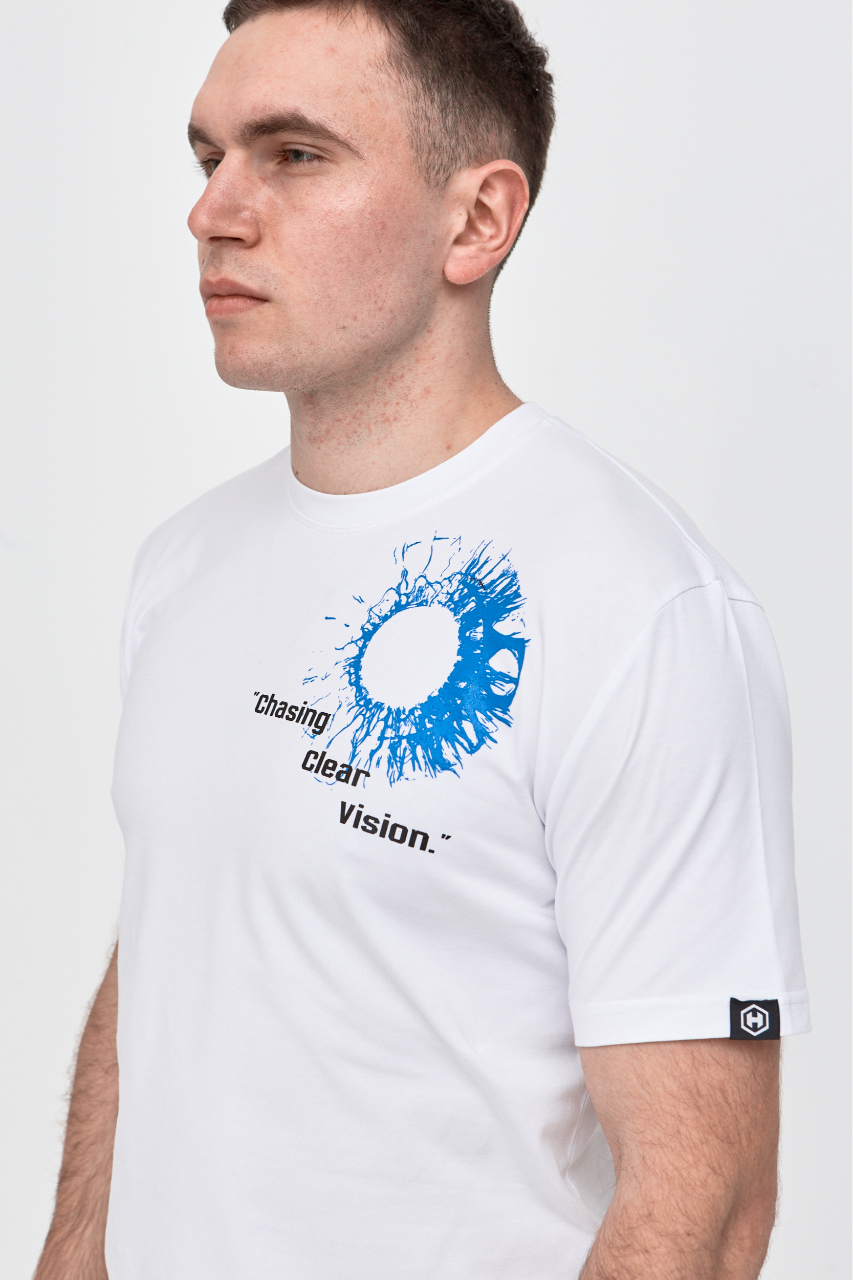 Стильна чоловіча футболка CHASING CLEAR VISION 42019