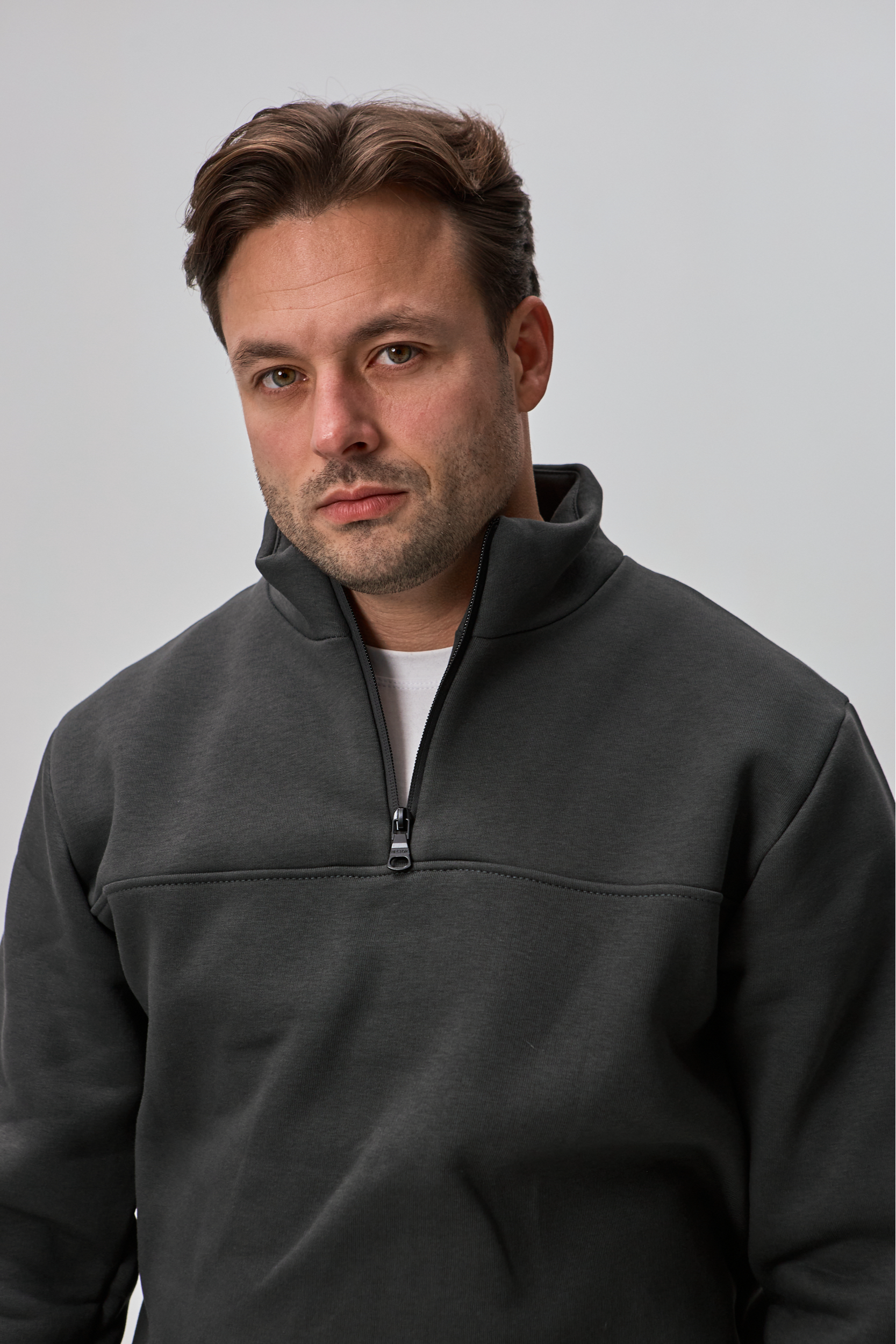 Теплый мужской костюм с воротником-стойкой и короткой застежкой 30593