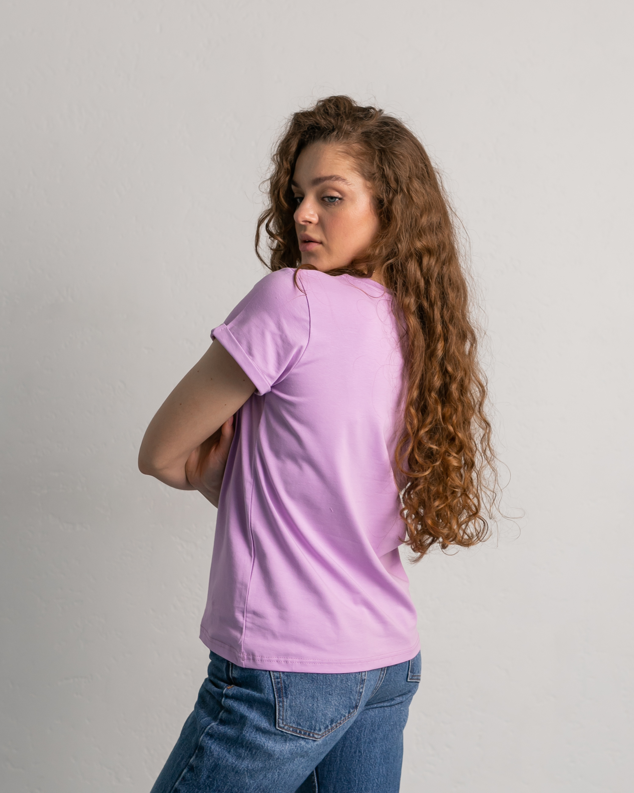 Жіноча базова футболка з підкаченими рукавами 24501