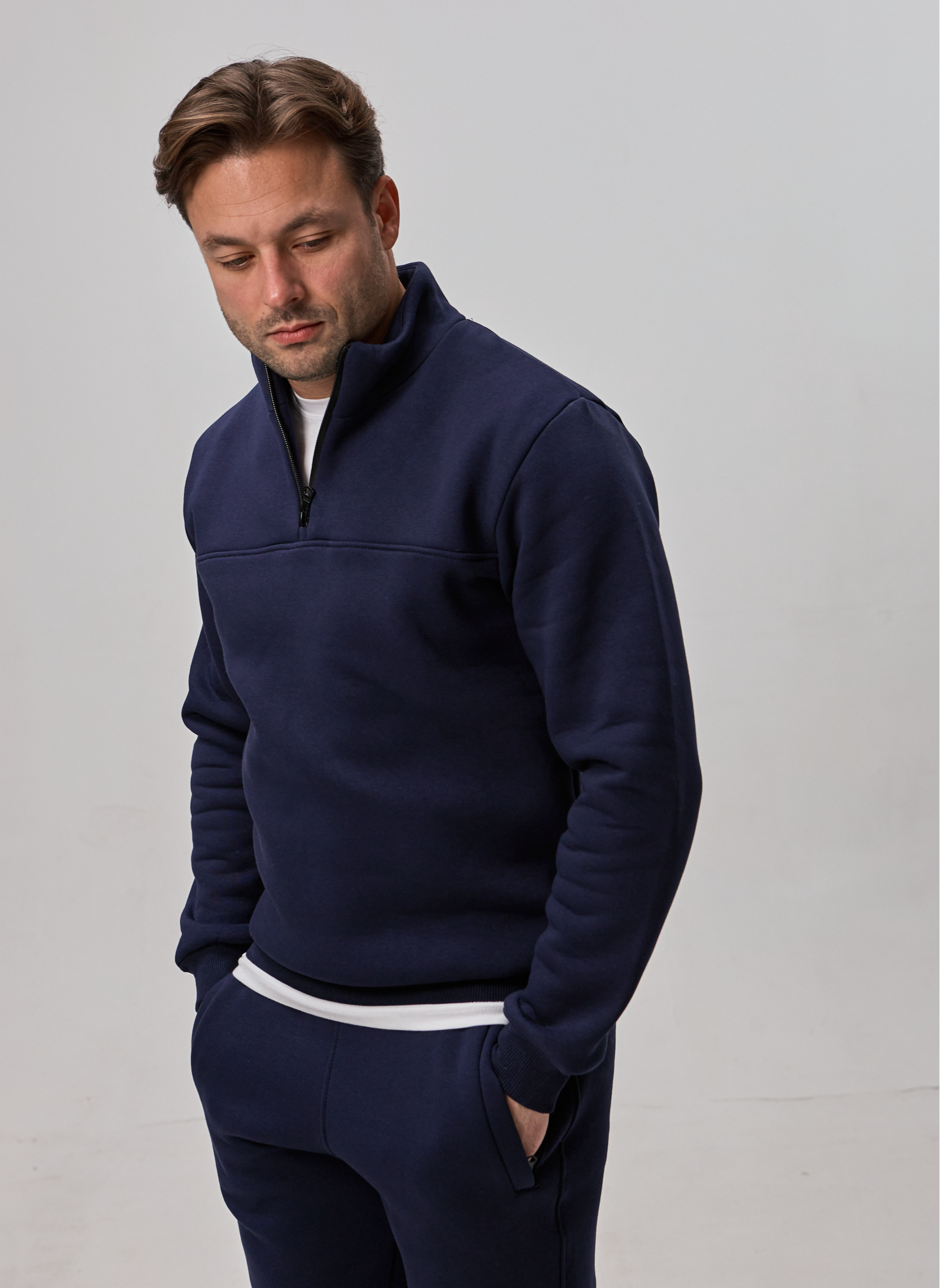 Теплый мужской костюм с воротником-стойкой и короткой застежкой 30593