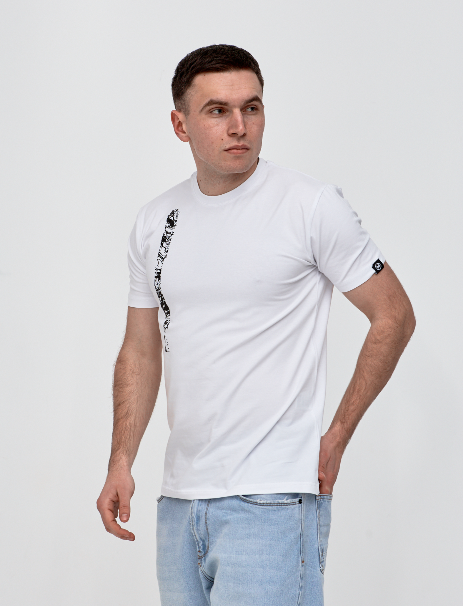 Оригінальна футболка з принтом LESS NOIS. MORE MEANING 42022