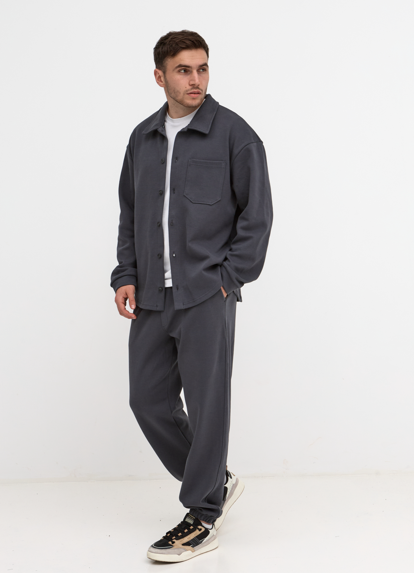 Чоловічий oversize костюм: рубашка з ґудзиками та штани на резинках 17436