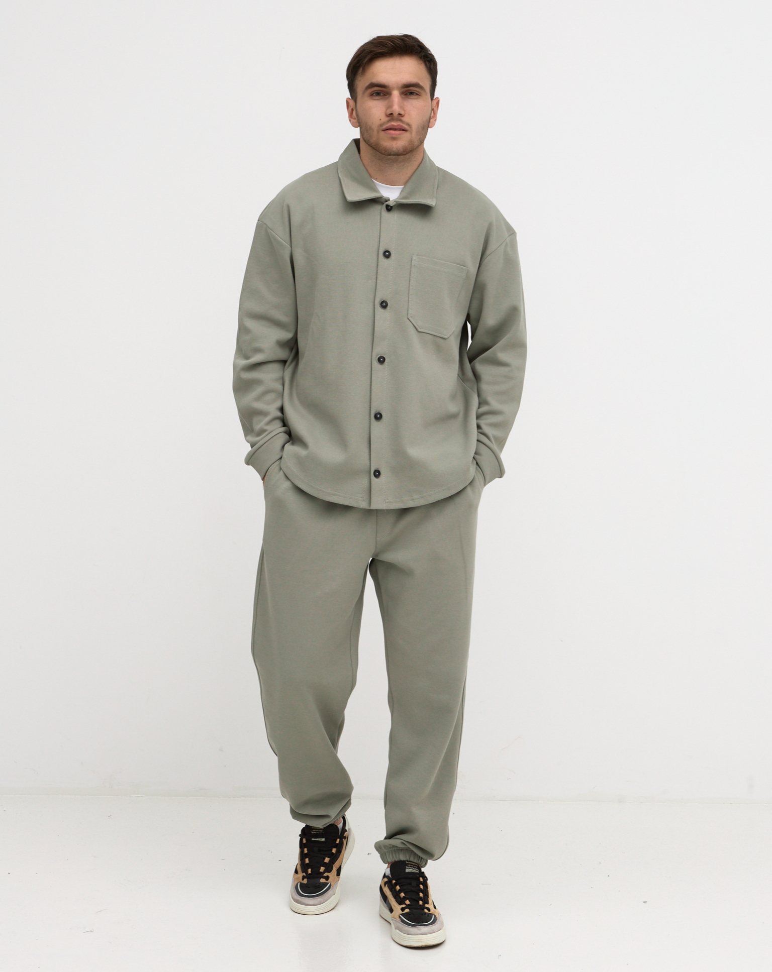Чоловічий oversize костюм: рубашка з ґудзиками та штани на резинках 17436