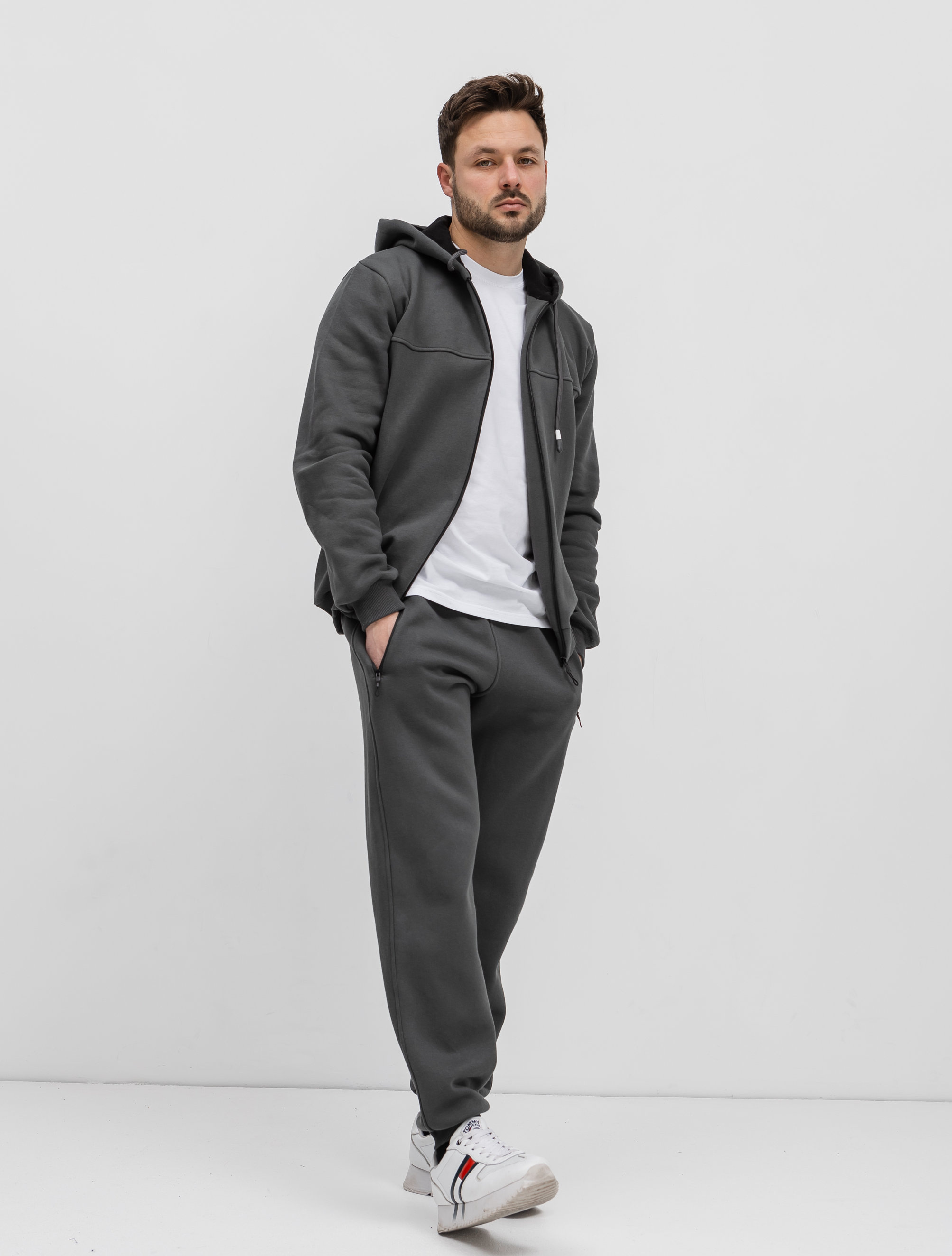 Спортивный костюм с кофтой на молнии и штанах на манжетах 30570