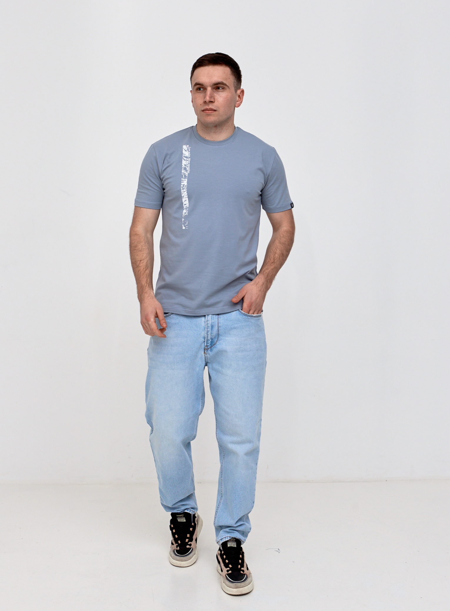 Оригінальна футболка з принтом LESS NOIS. MORE MEANING 42022