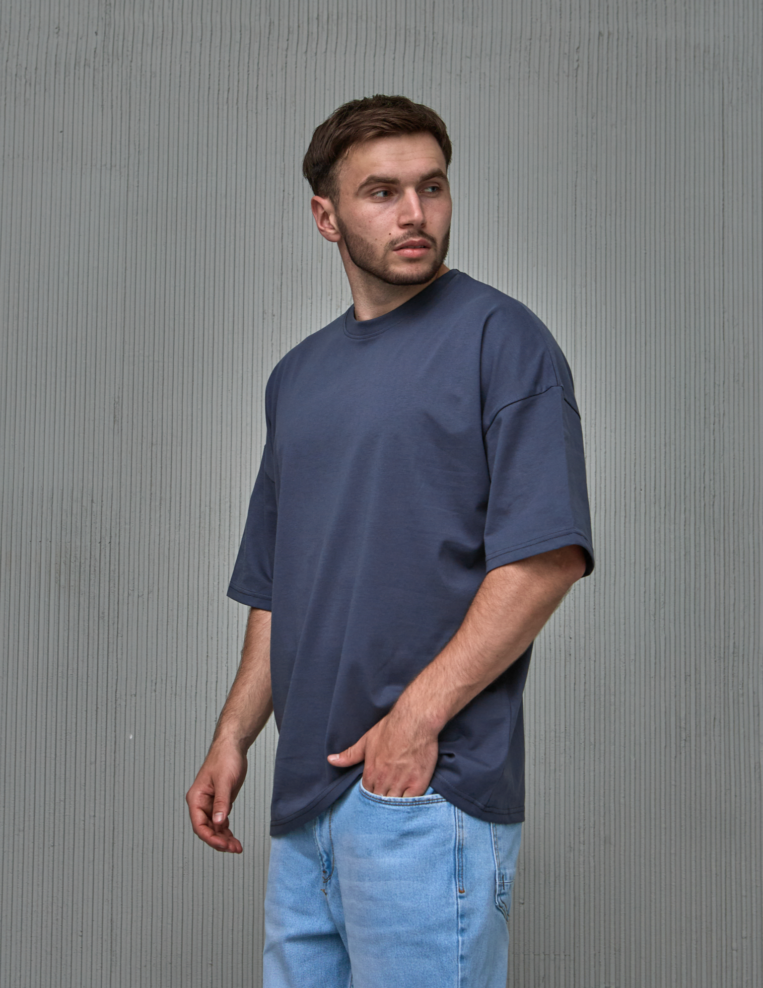 Мужская футболка оверсайз с широкой горловиной 40477