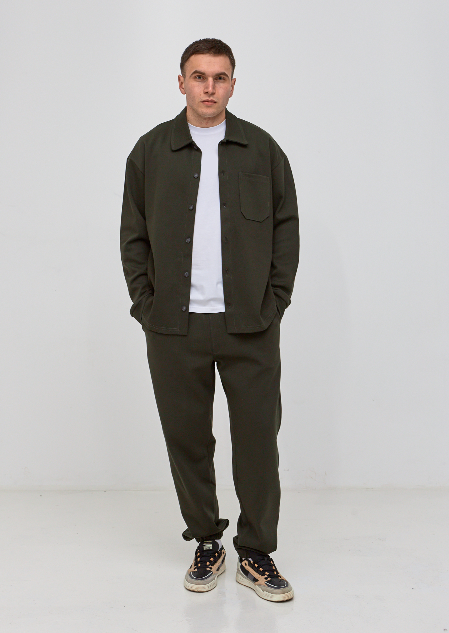 Чоловічий oversize костюм: рубашка з ґудзиками та штани на резинках 17436