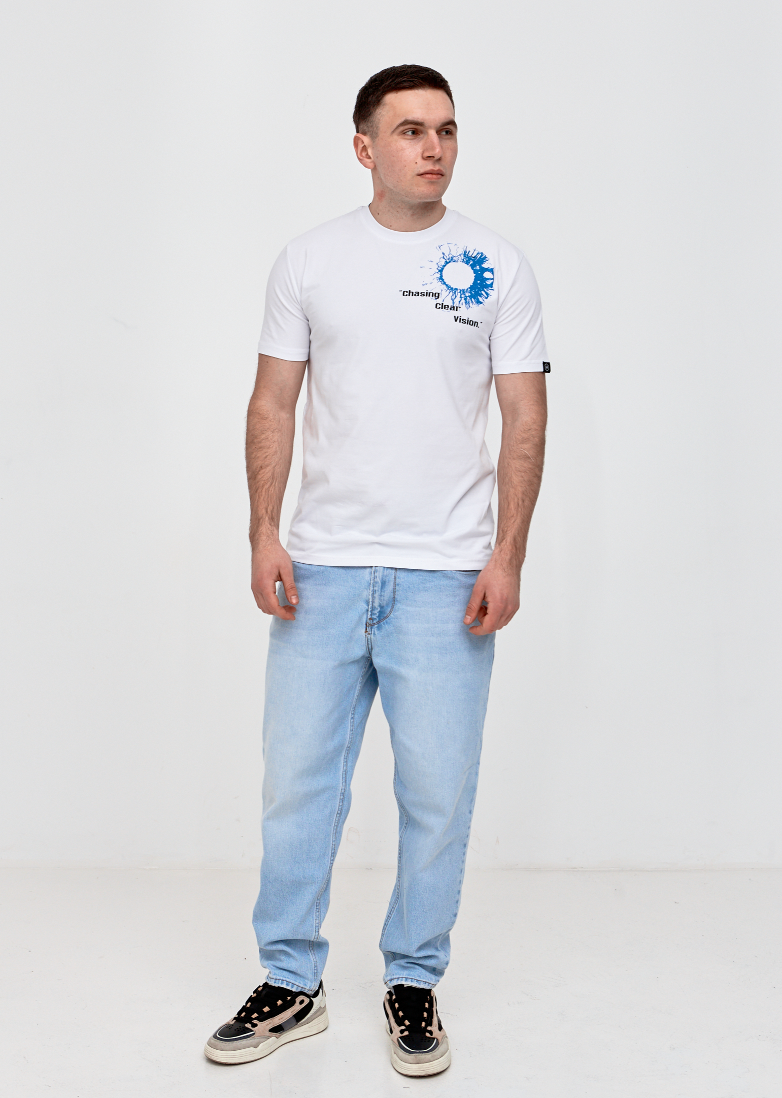 Стильна чоловіча футболка CHASING CLEAR VISION 42019
