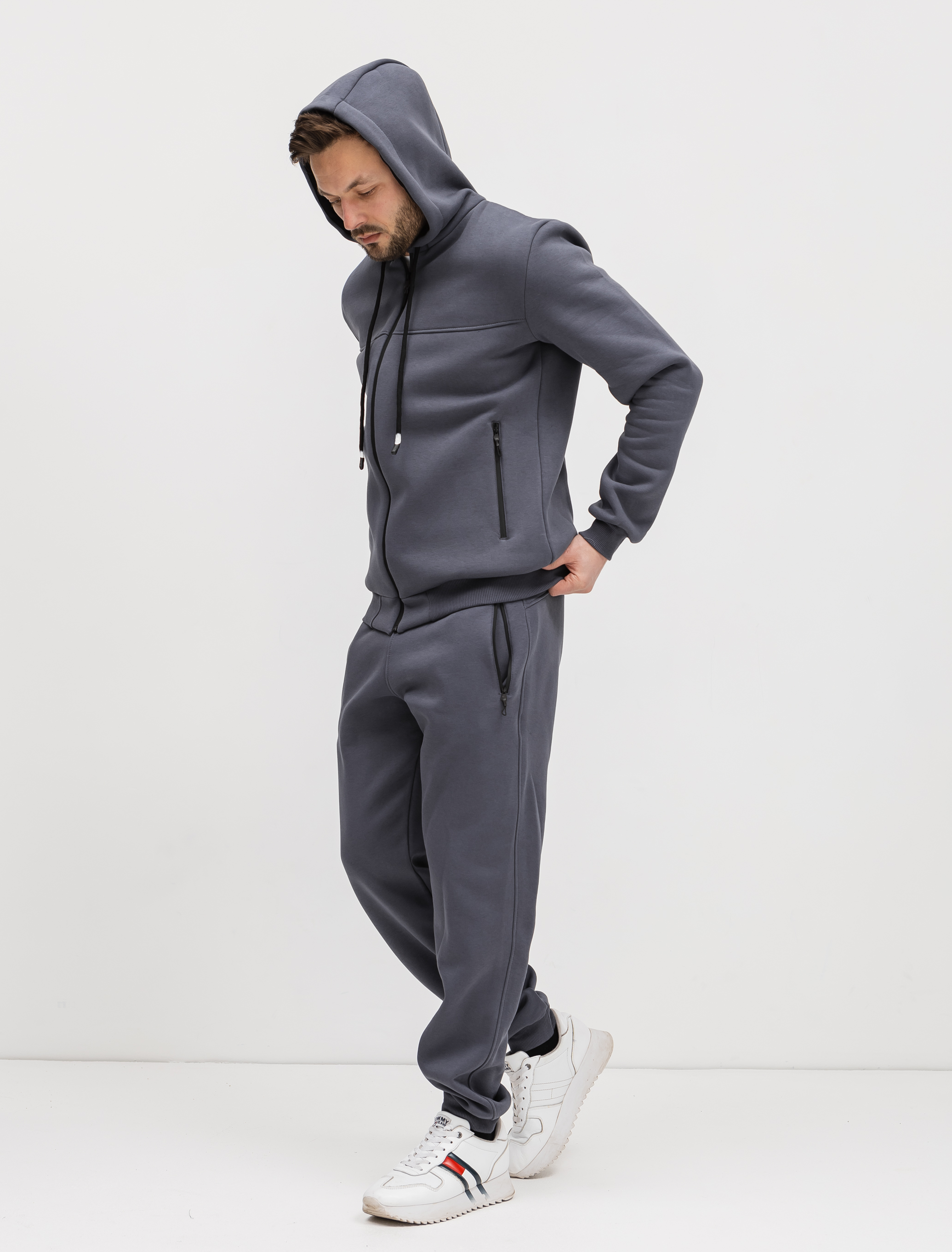 Спортивный костюм с кофтой на молнии и штанах на манжетах 30570