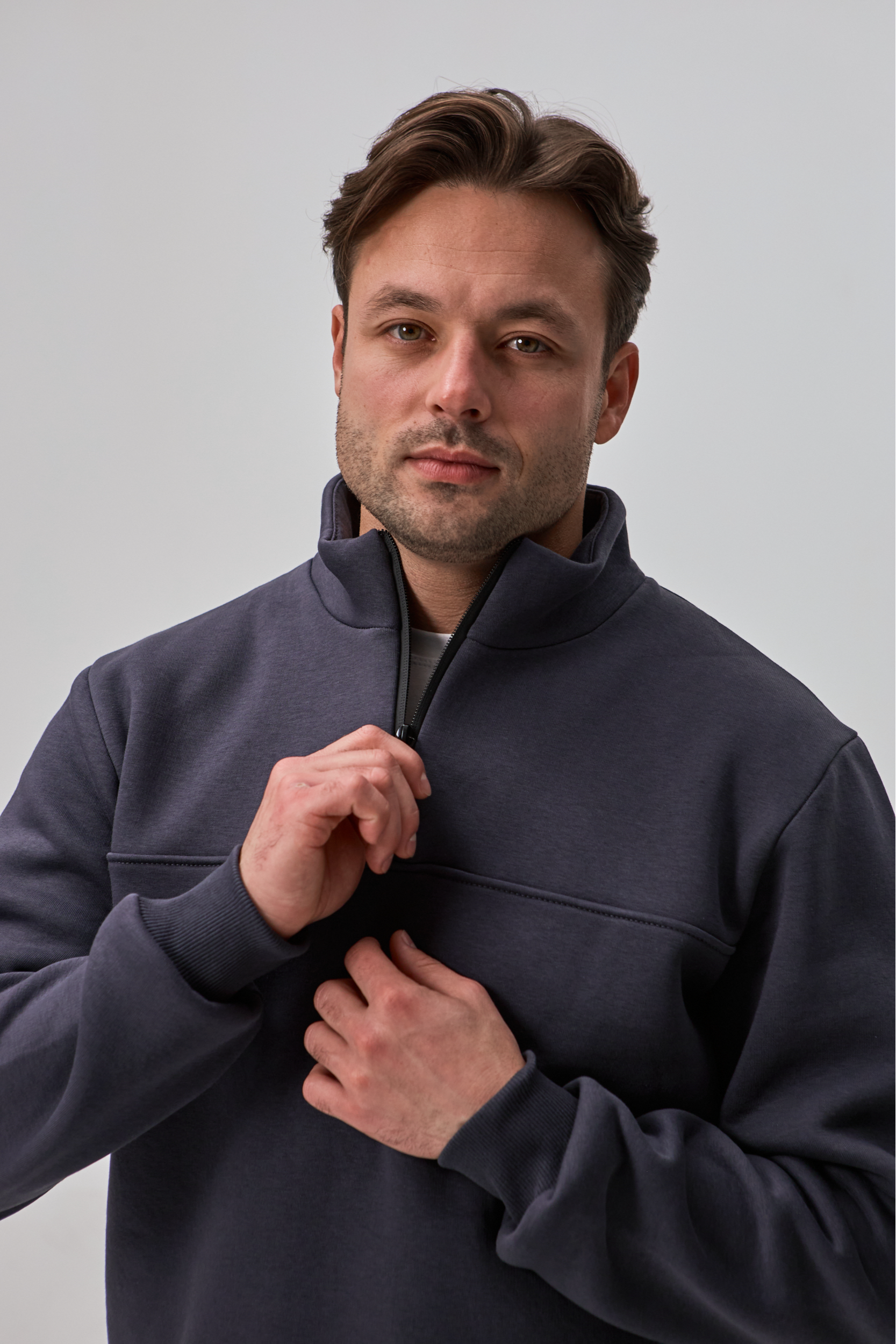 Теплый мужской костюм с воротником-стойкой и короткой застежкой 30593