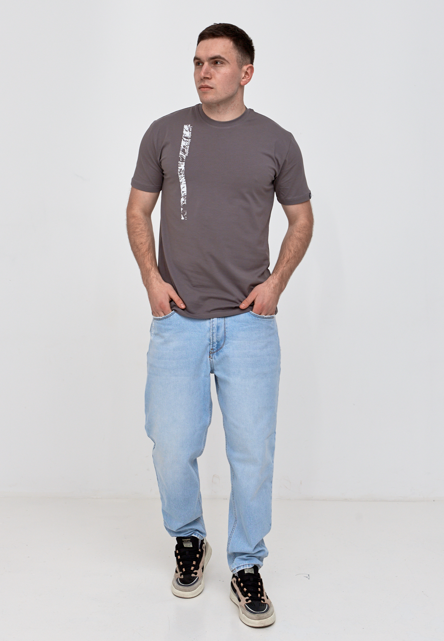 Оригінальна футболка з принтом LESS NOIS. MORE MEANING 42022