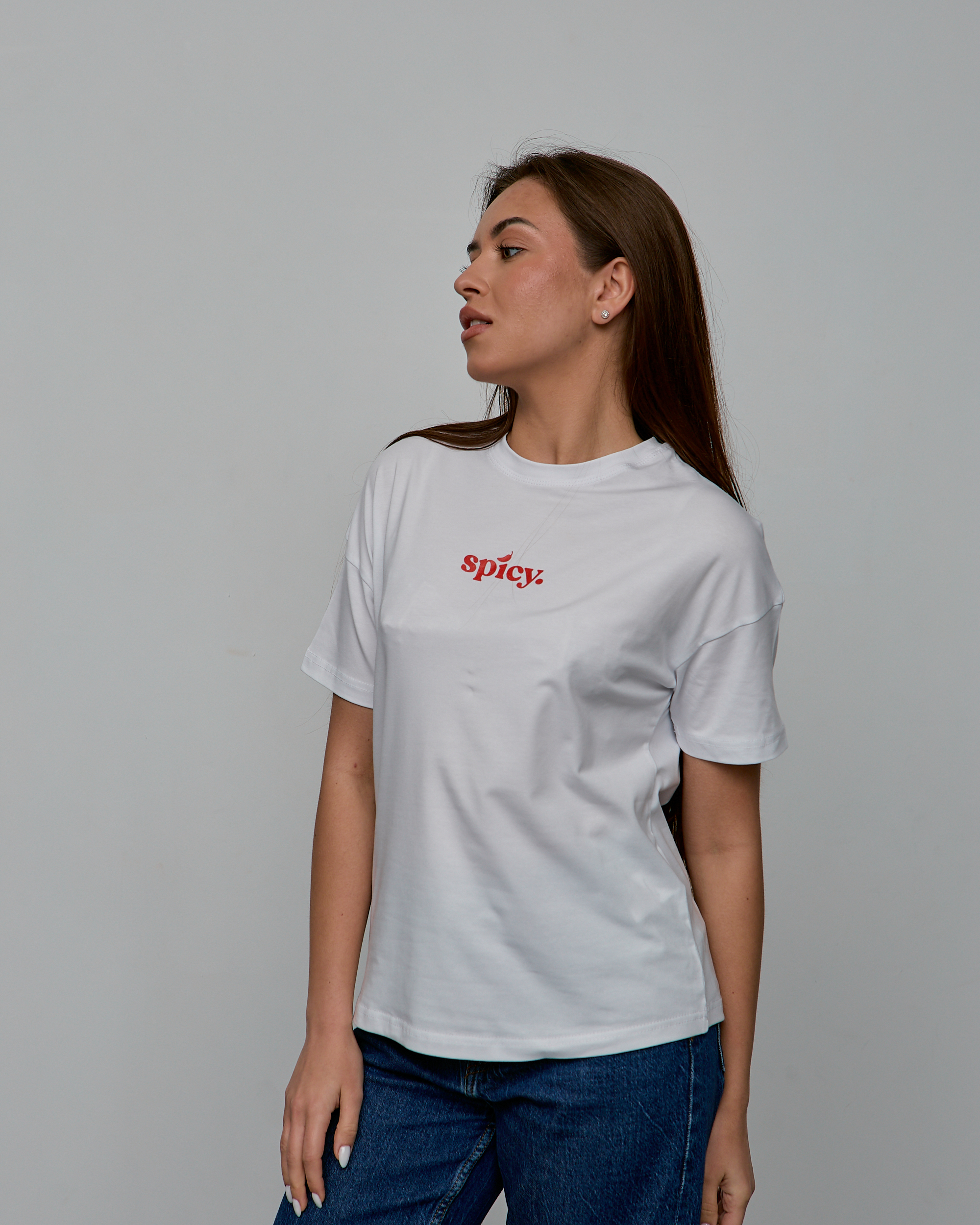 Жіноча футболка зі спущеним плечем SPICY 24567