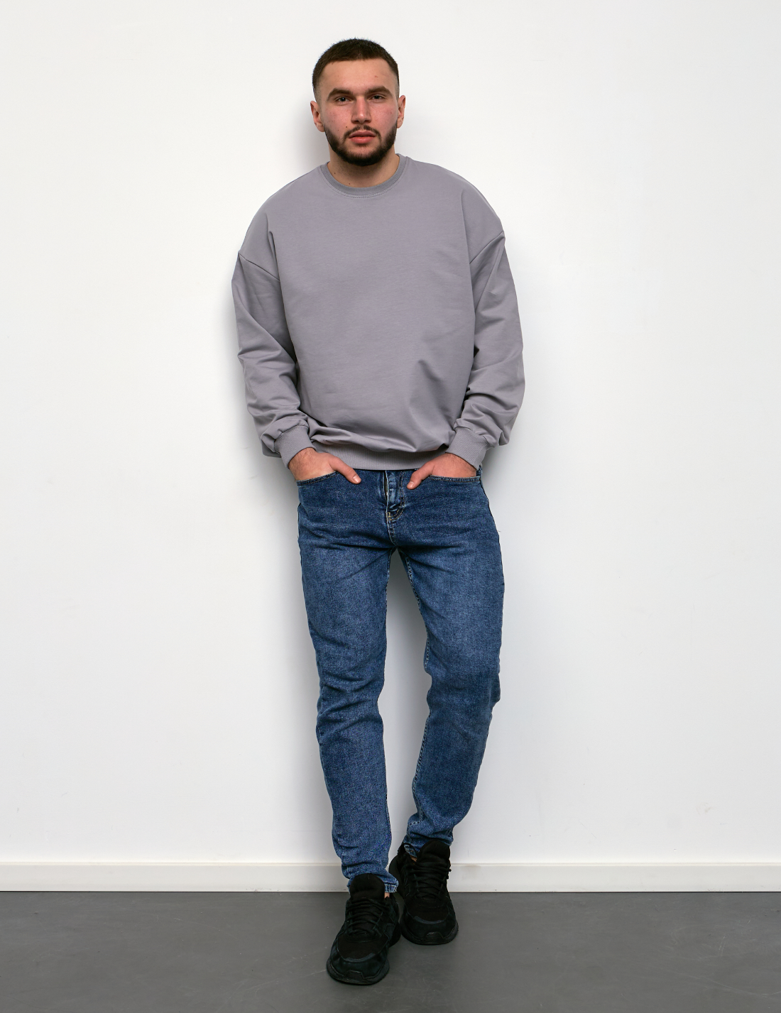 Однотонний oversize світшот великих розмірів 18023