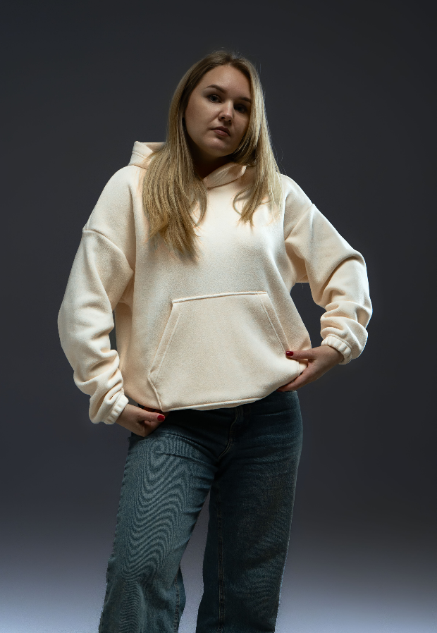 Тепла флісова толстовка зі спущеним плечем 24221