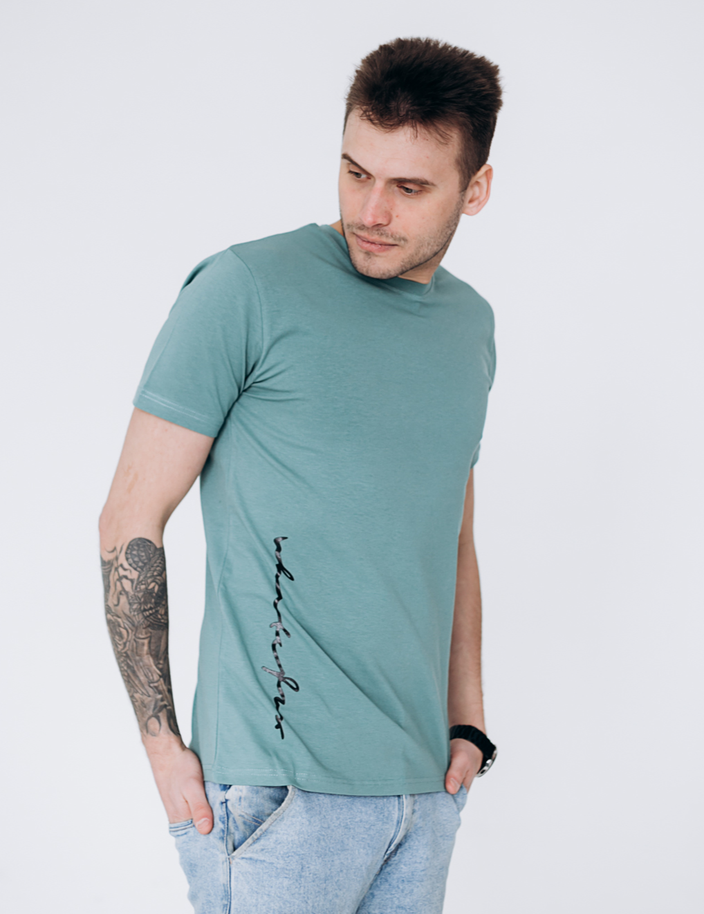 Мужская футболка с вертикальным принтом 40109
