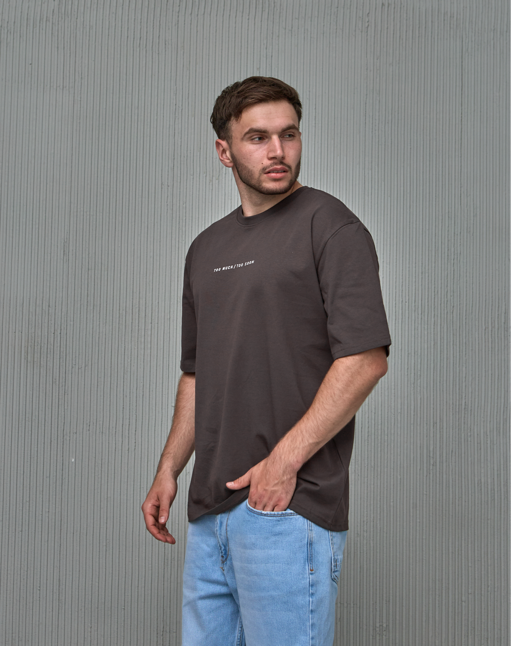 Футболка oversize з принтом TOO MUCH/TOO SOON Hector 40493