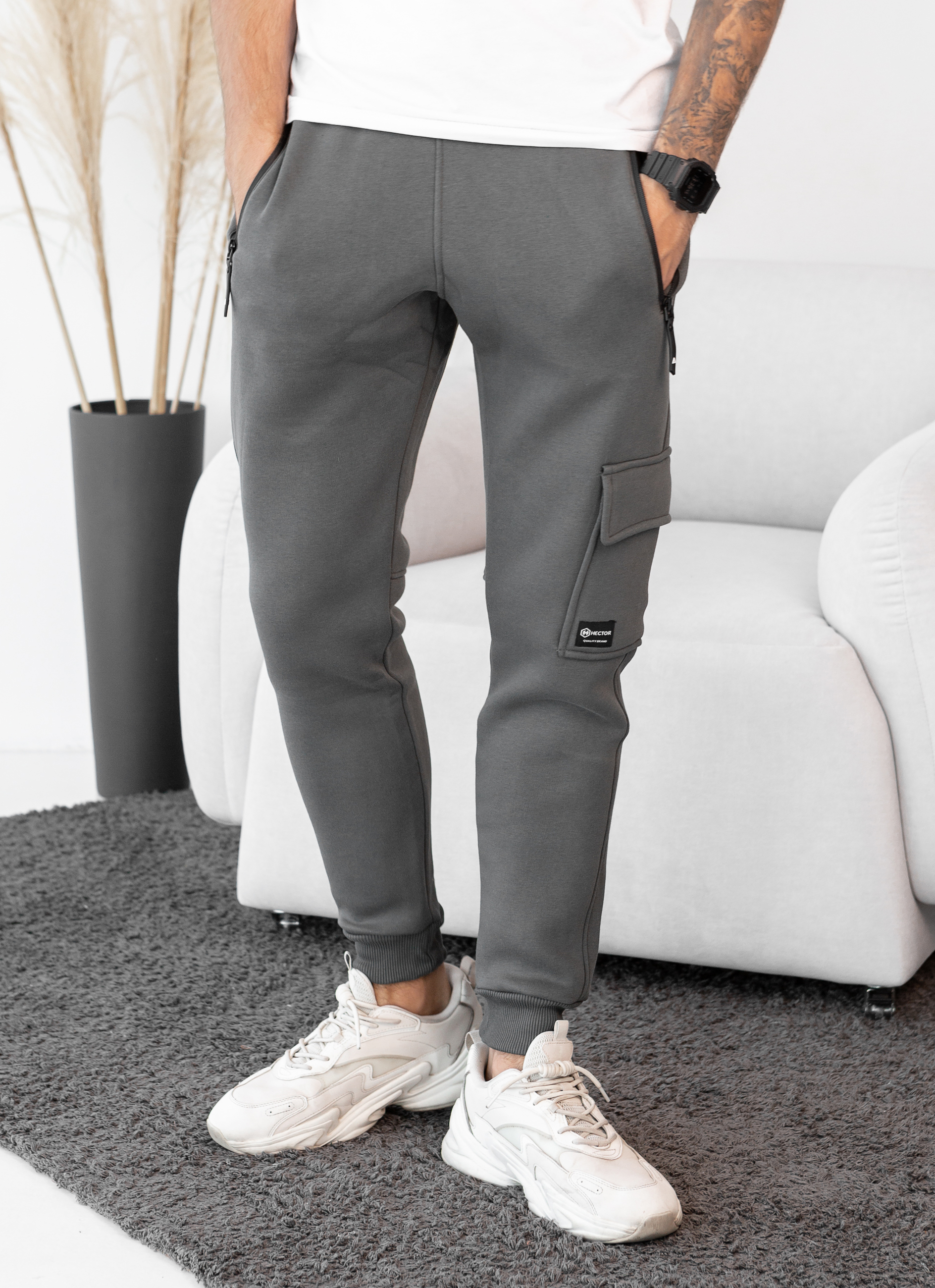 Теплые мужские спортивные штаны с накладным карманом hector 30663
