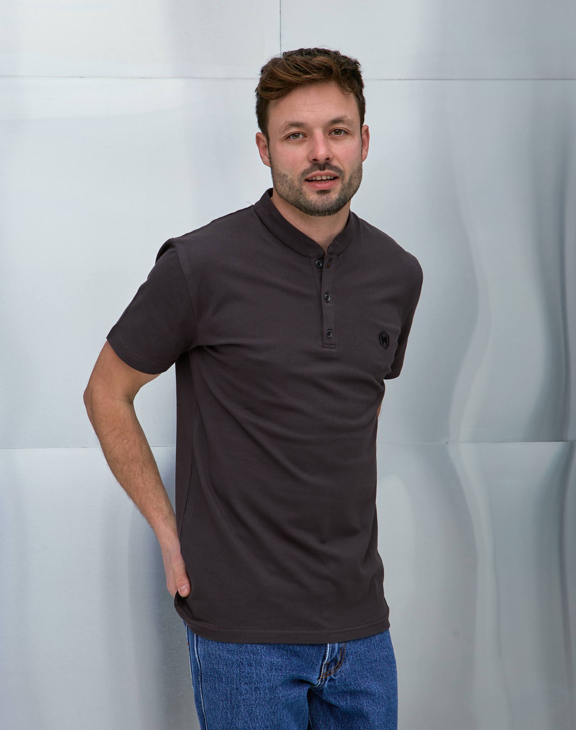 Однотонная футболка поло с воротником стойкой 19554